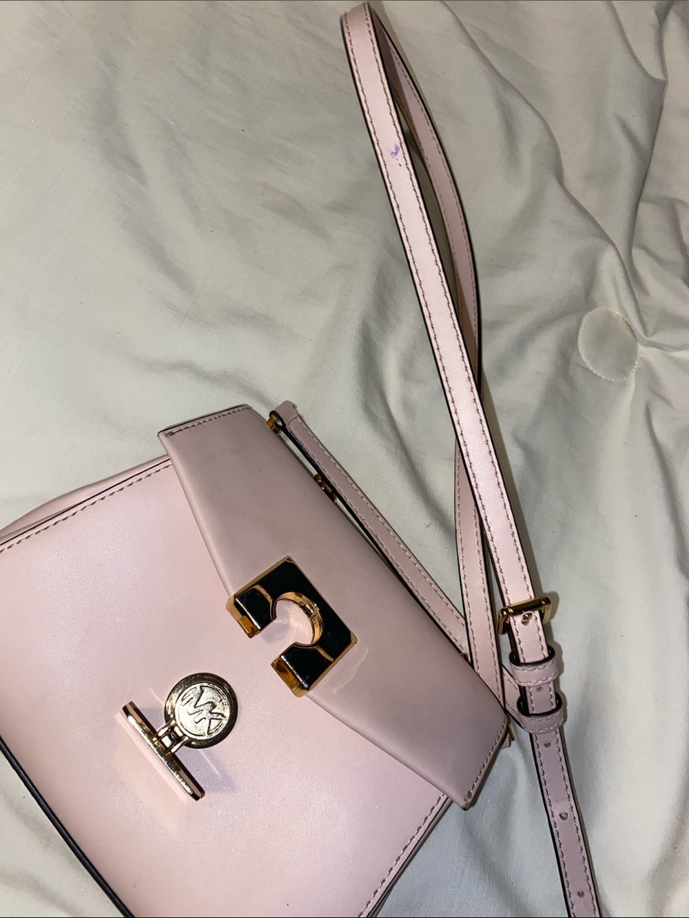 Micheal Kors Light Pink Crossbody Shoulder Bag with Gold Hardware - Picture 6 of 6